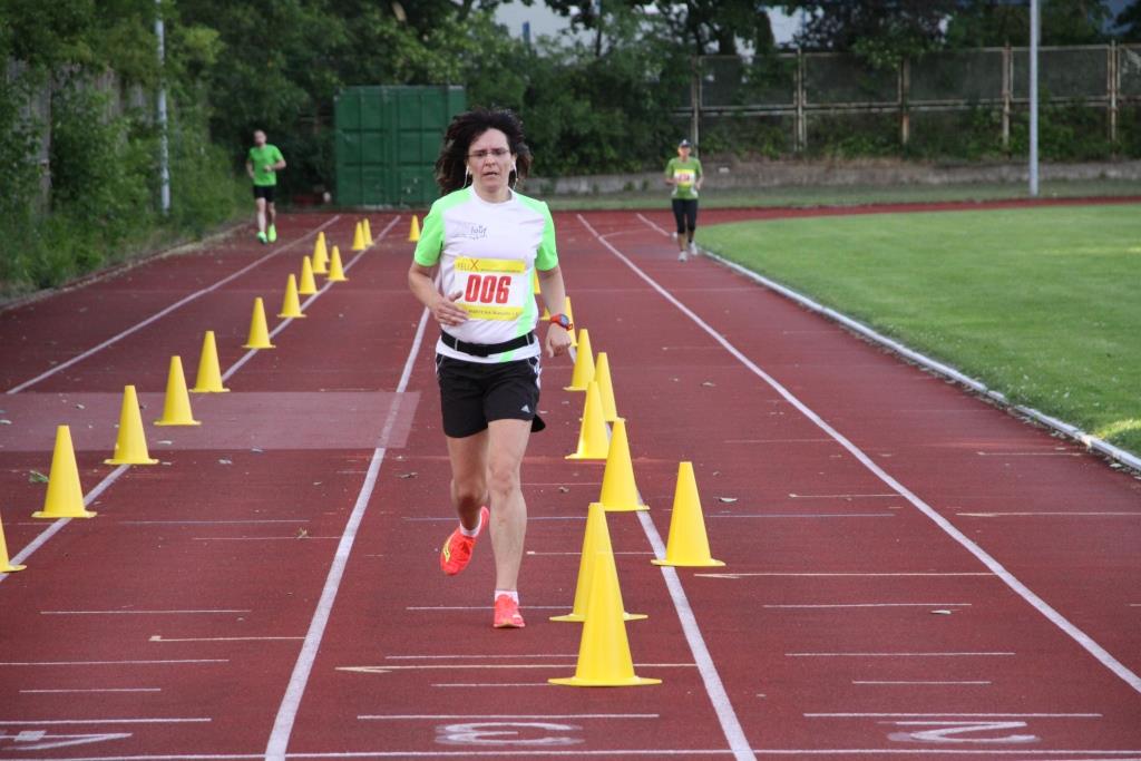 Silke Stutzke im Ziel des 10000 m - Laufes Foto: Heinz Nabrowsky